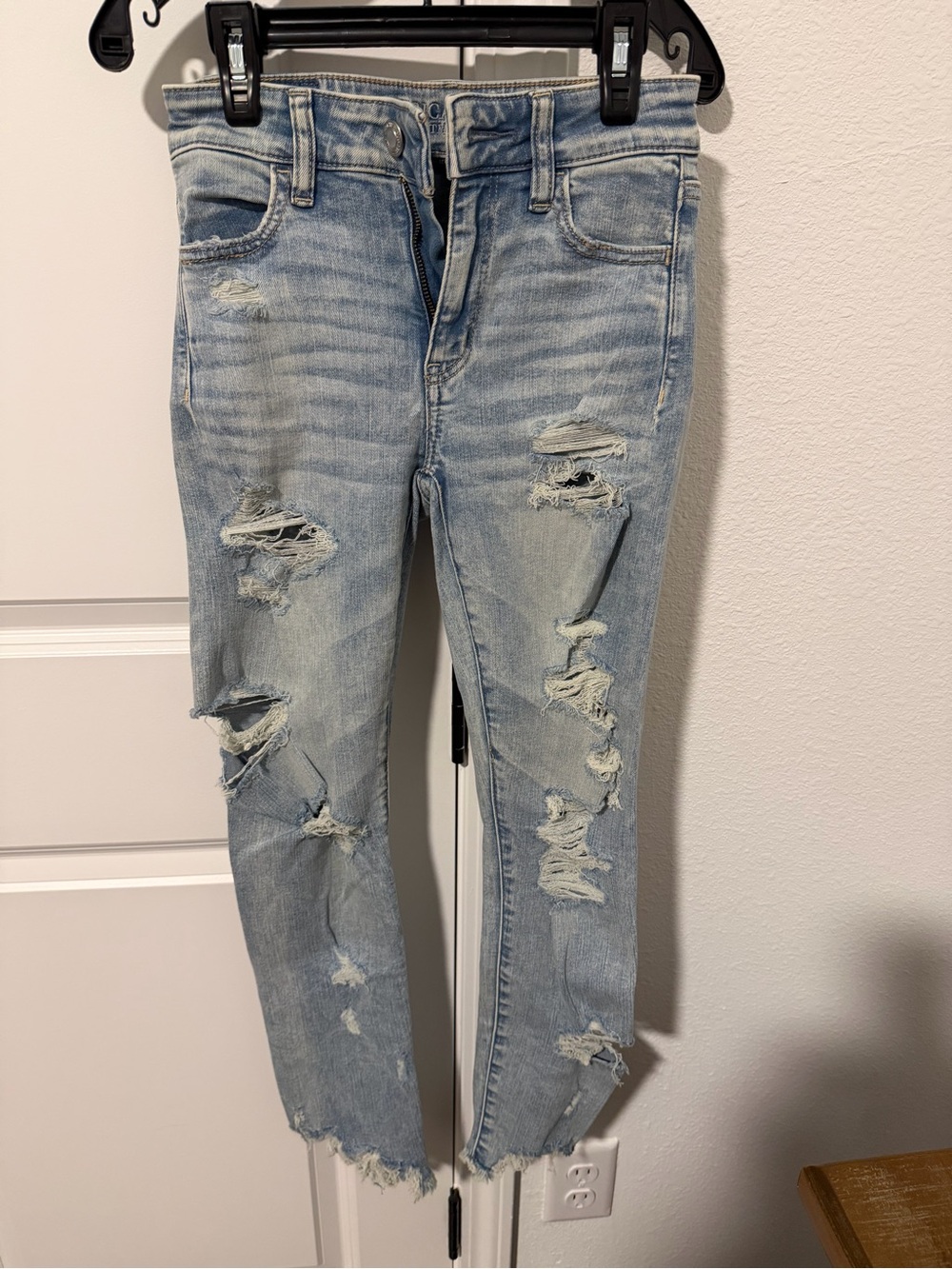 American Eagle Outfitters Light Blue Distressed HI-RISE JEGGING CROP Jeans